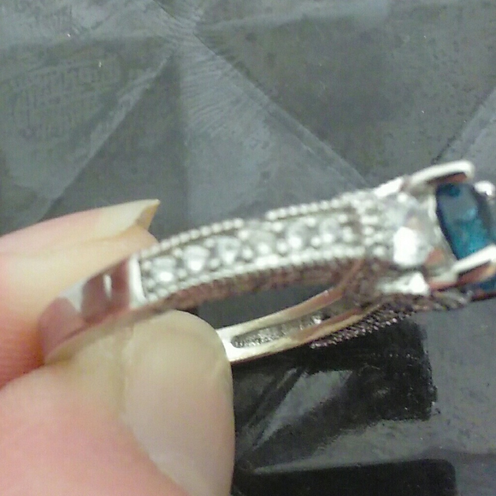 Ring with missing border